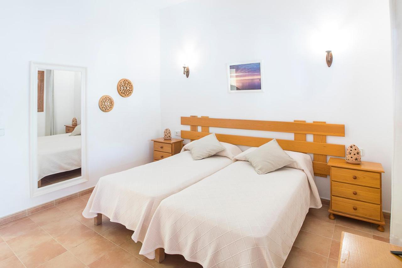 Apartamentos Molina 9-10-11 Es Caló Buitenkant foto