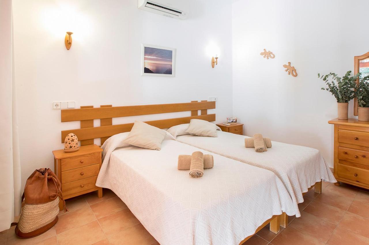 Apartamentos Molina 9-10-11 Es Caló Buitenkant foto