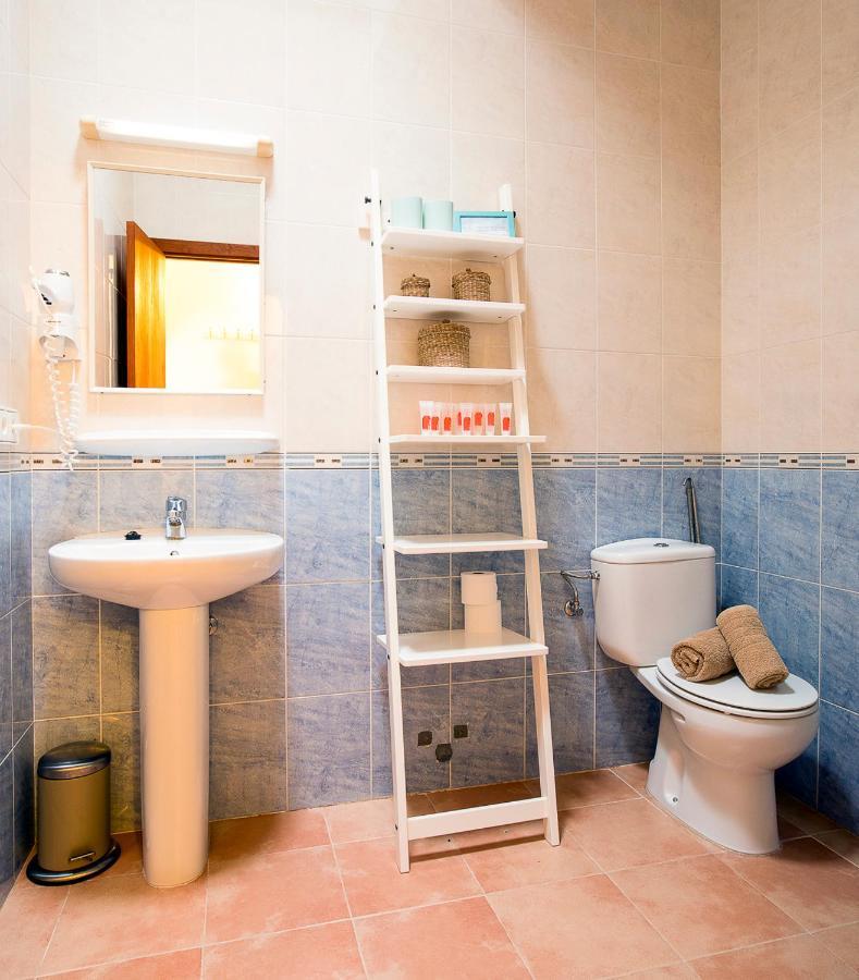 Apartamentos Molina 9-10-11 Es Caló Buitenkant foto